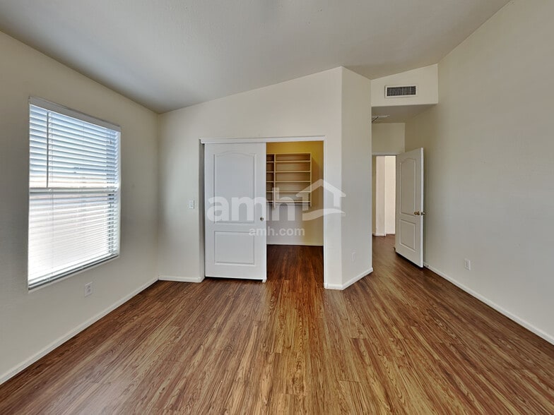 Building Photo - 16803 W Fillmore St