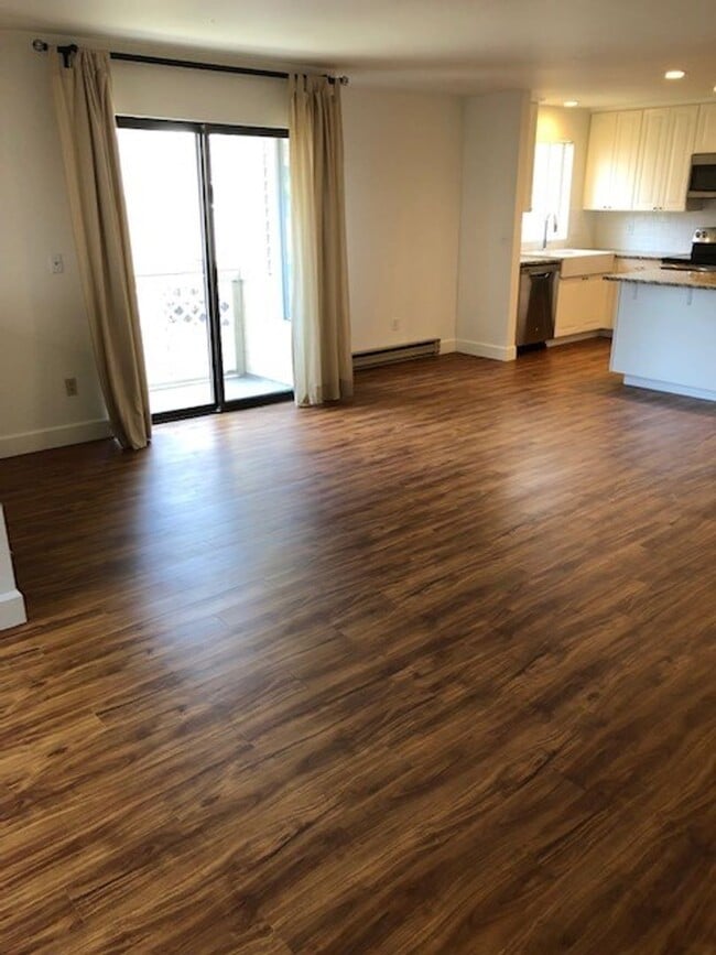 Building Photo - HASHASH BALLARD DUPLEX