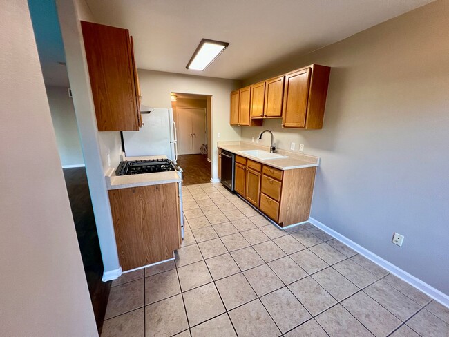 Building Photo - Condo for Rent in New Castle