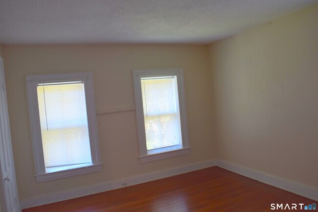 Building Photo - 13 Pleasant St