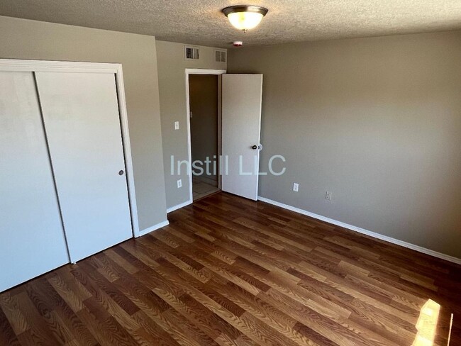 Building Photo - For Sale by Owner: 3 Bed, 2 Bath 1,356 Sq....