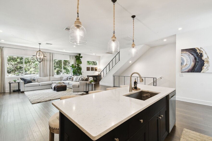 Building Photo - 3100 W Paul Ave