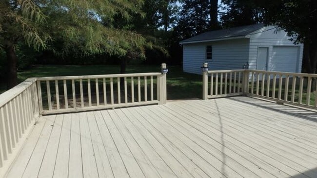 Building Photo - Wonderful 3 Bed 1 Bath House w/ Bonus Room!