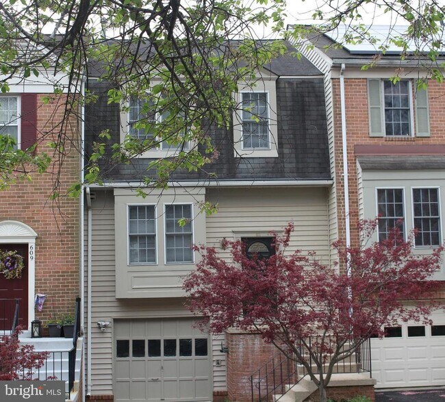 Building Photo - 611 Suffield Dr