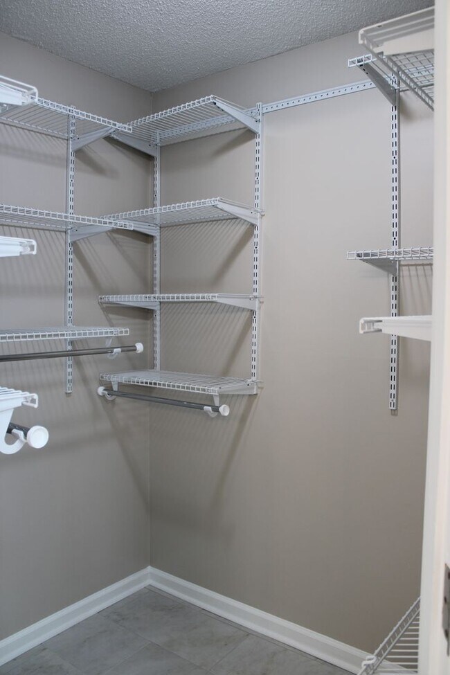 Building Photo - Germantown/ Gorgeous 5 Bedroom Home Newly Renovated