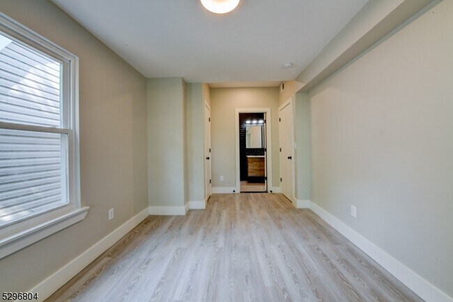 Building Photo - 477 S 20th St