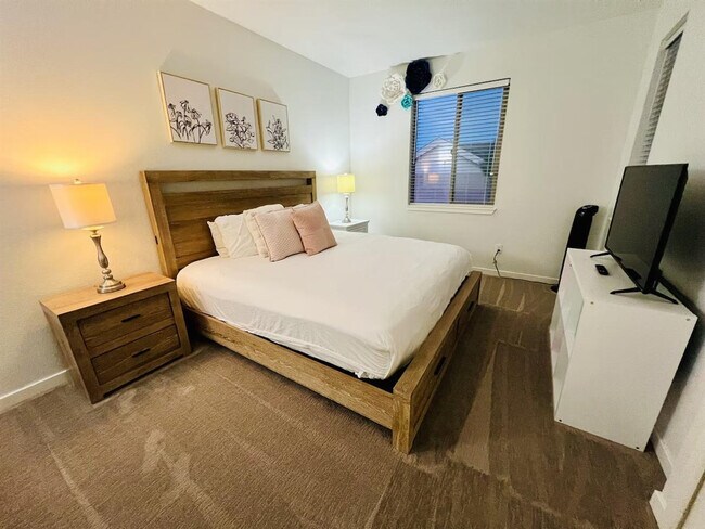 Building Photo - 15557 W 95th Ave