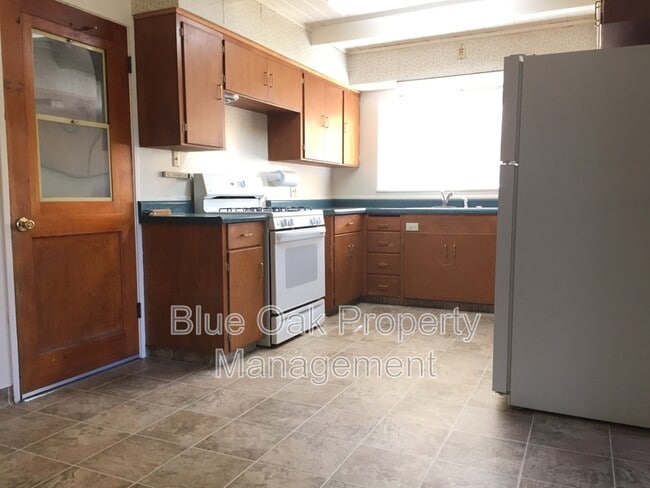 Building Photo - 252 Connors Ave