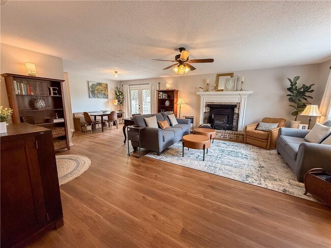 Building Photo - 905 Deer Run Dr
