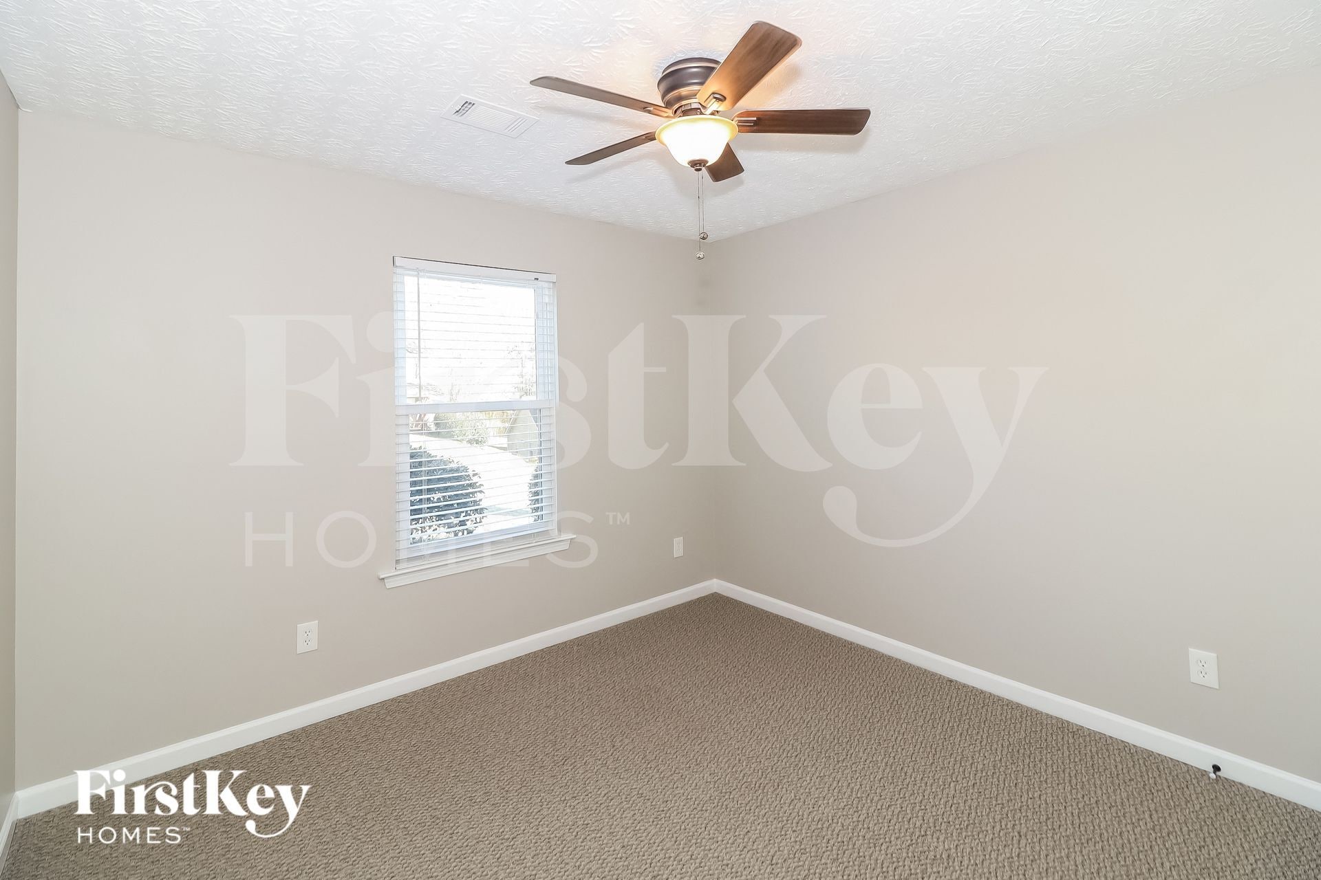 Building Photo - 812 Kendall Park Dr