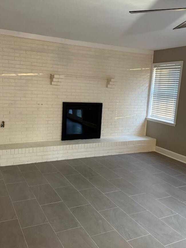 Building Photo - Renovated 3 Bedroom 2 Bath Home on 2 Acres!