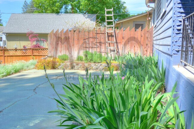 Building Photo - 1624 S Grand Blvd