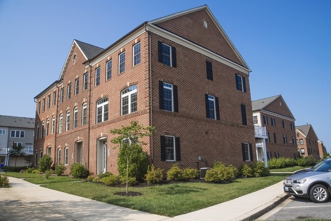 Building Photo - Villages at Urbana Luxury Townhouse For Lease