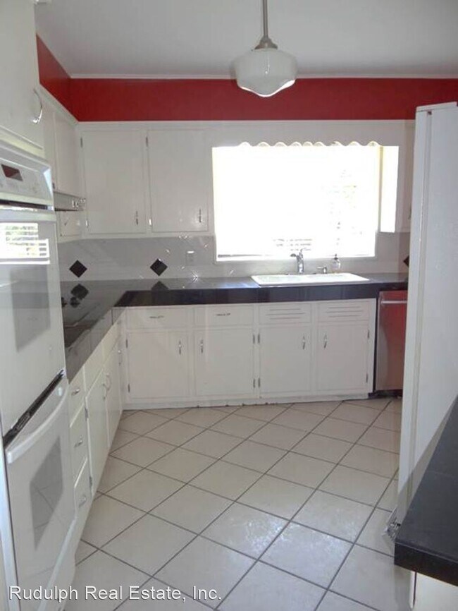 Building Photo - 2 br, 1.5 bath House - 925 56th Street So.