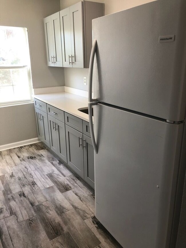 Building Photo - 2bedrooms Available June 2025 in Palms West