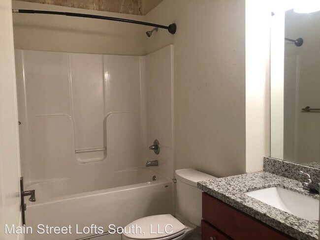 Building Photo - 2 br, 1 bath  - 108 6th St. 108 W. 6th 2E