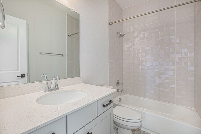 Building Photo - 15018 Bonham Shore Dr