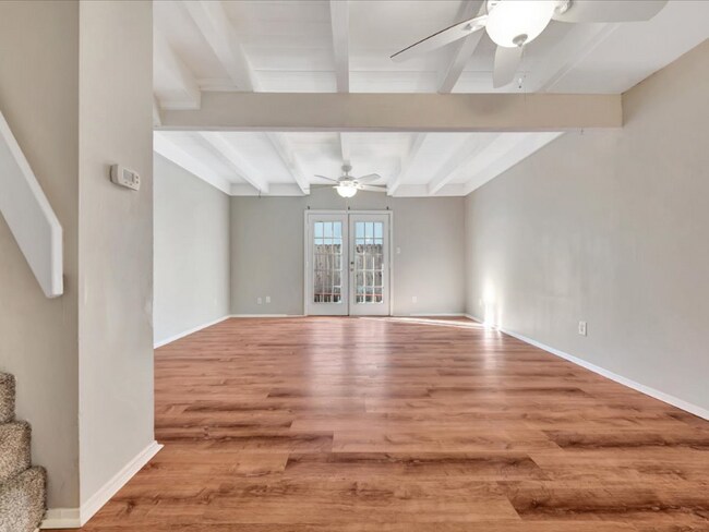 Building Photo - 208 E Starr Ave