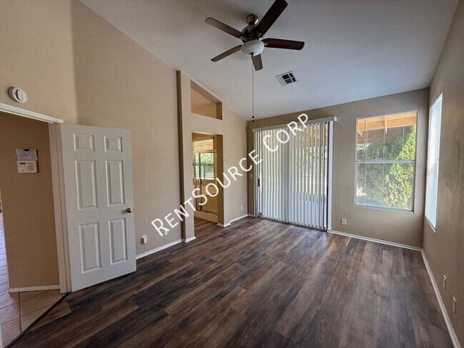 Building Photo - 38758 Almador Ct