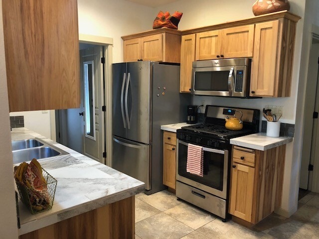 Building Photo - Fully Furnished Home