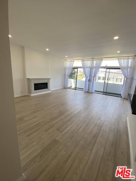 Building Photo - 511 San Vicente Blvd