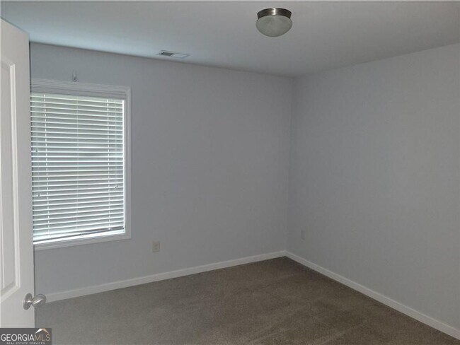 Building Photo - 573 Arrowhead Dr