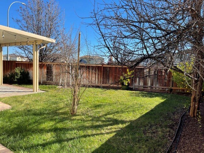 Building Photo - NEWER MODERN HOME BEHIND KAISER VACAVILLE *STAR RENTALS