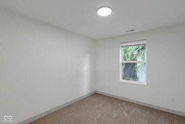Building Photo - 35 S Bradley Ave