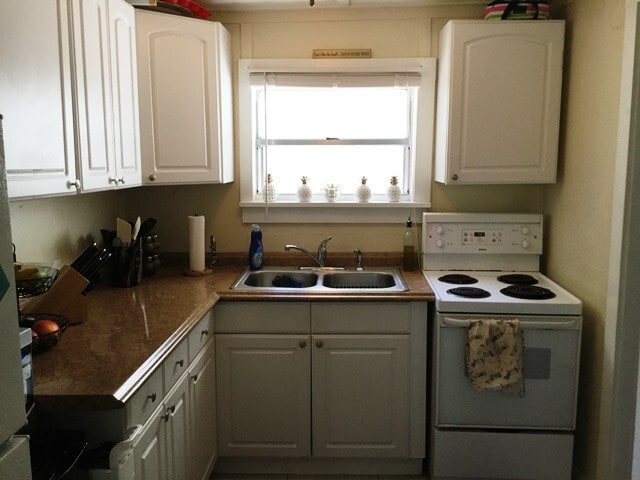 Building Photo - 2 bed + Den 1 bath Single Family House in Bahama Village