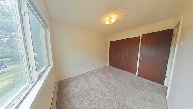 Building Photo - 2Bed 1Bath with Carport! Walk to MSU