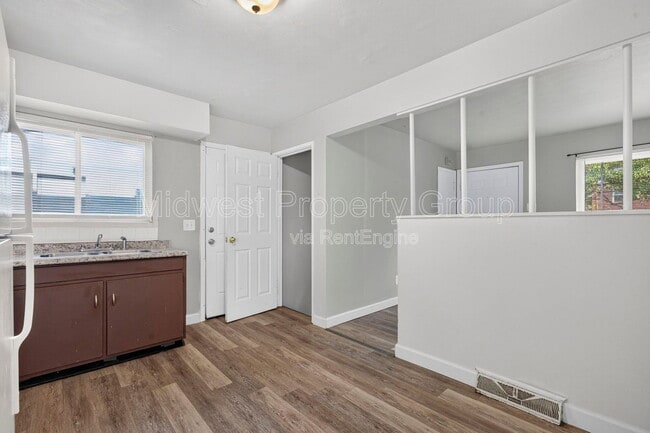 Building Photo - 235 Flora Dr