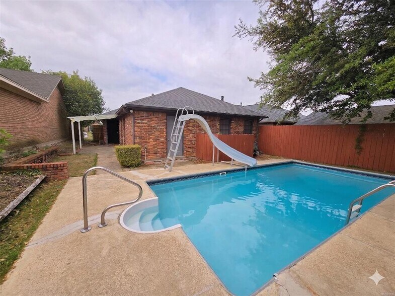 Building Photo - 1845 Young Farm Rd