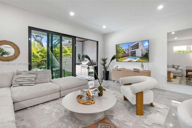 Building Photo - 325 SW 16th St