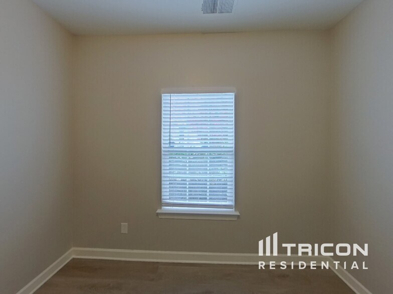 Building Photo - 559 Clearwater Dr
