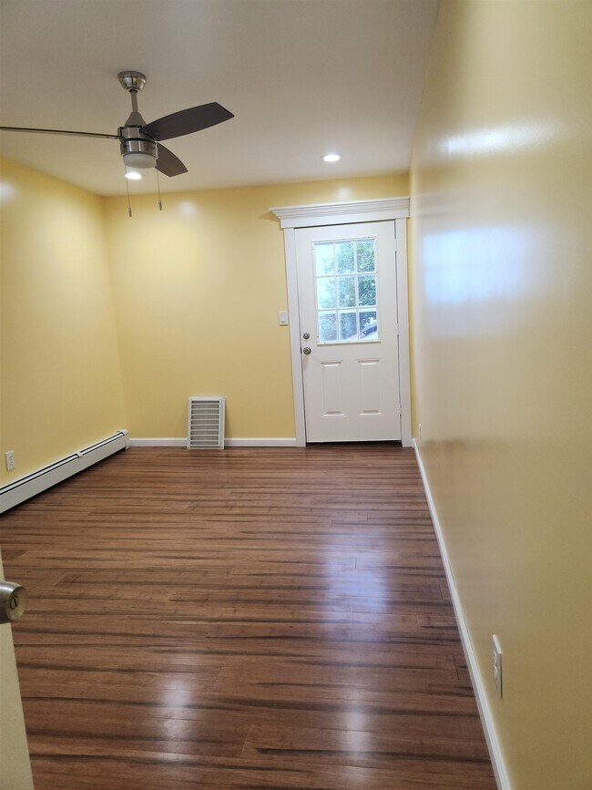 Building Photo - 39 Terhune Ave