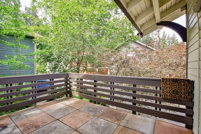 Building Photo - 1086 Village Loop
