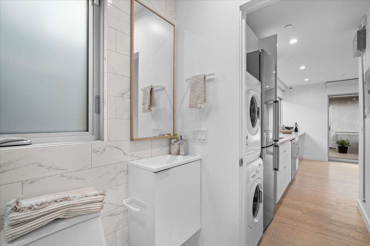 Building Photo - 541 Rose Ave