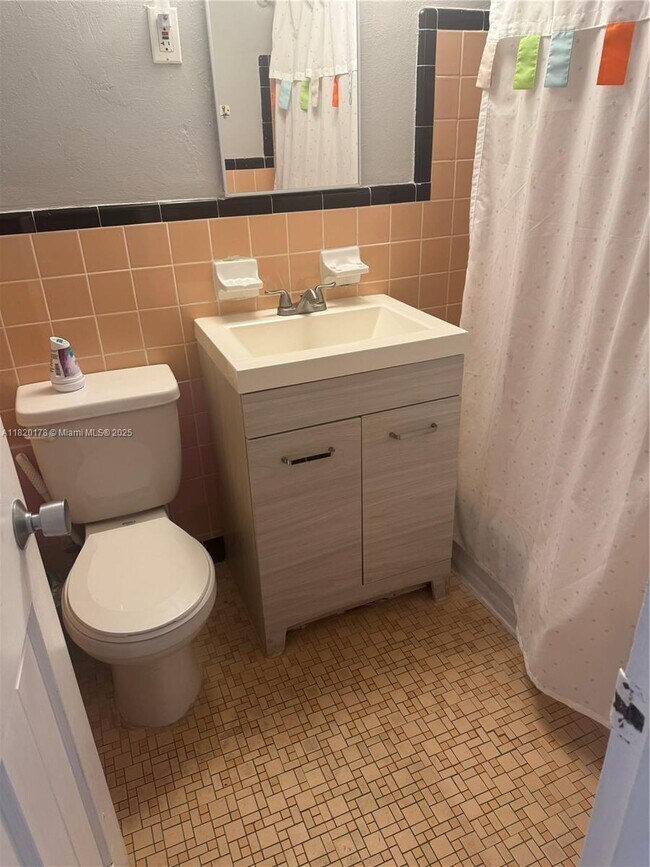 Building Photo - 6484 Indian Creek Dr