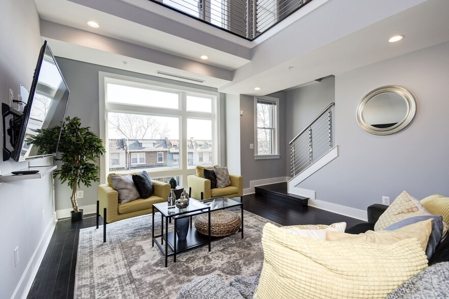 Building Photo - 2122 3rd St NE