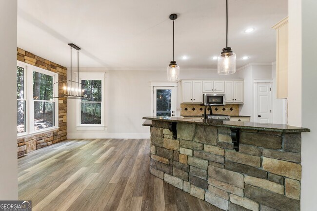 Building Photo - 330 Summerlin Dr