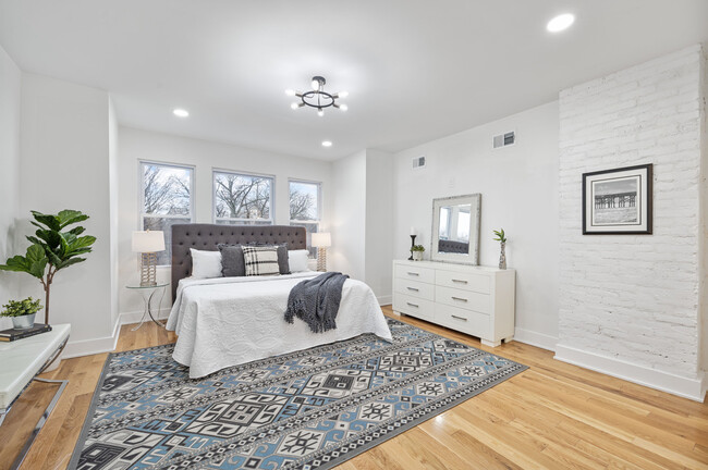 Building Photo - 1135 S 61st St