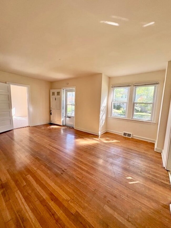 Building Photo - 4541 Fairfield Dr