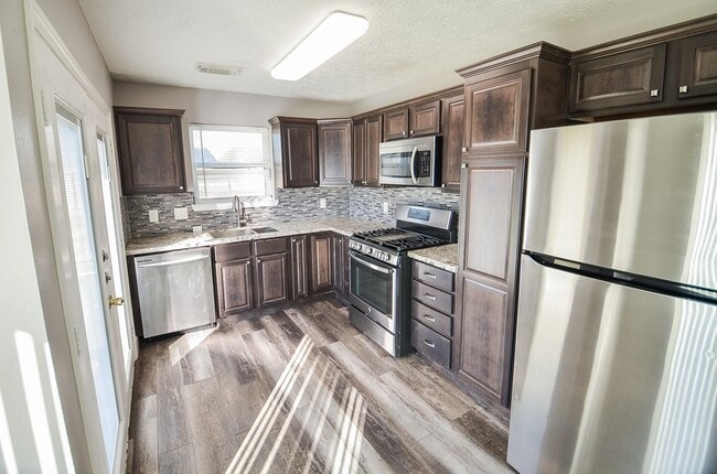 Building Photo - 18723 Lippizaner Dr