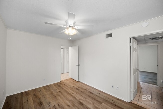 Building Photo - 2058 Sea Cliff Dr N