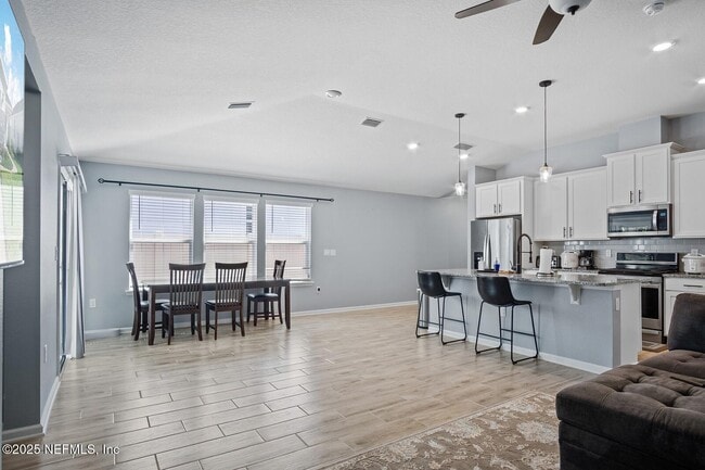 Building Photo - 11647 Pacific Dogwood Ct