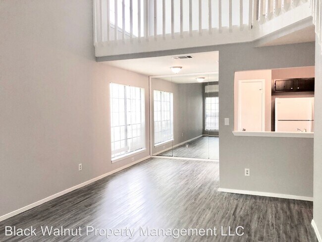 Building Photo - 1900 Albury Cove