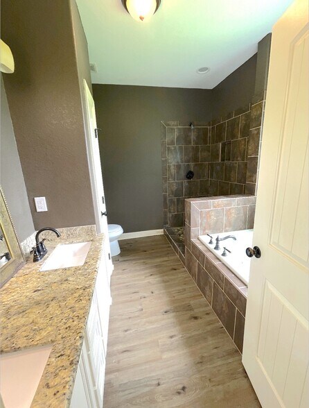 Building Photo - 125 Collier Dr