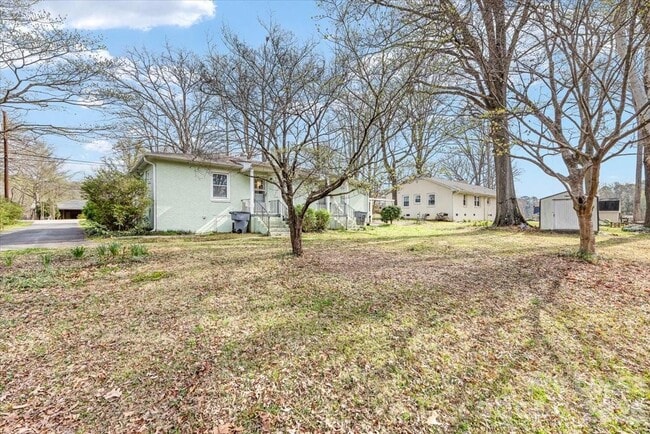 Building Photo - 5711 Oak Dr