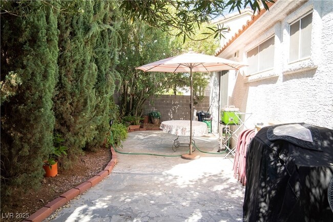 Building Photo - 1417 Country Hollow Dr