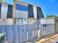 Building Photo - *AVAILABLE NOW!* Spacious 3 Bed/2.5 Bath Condo in East Norman!